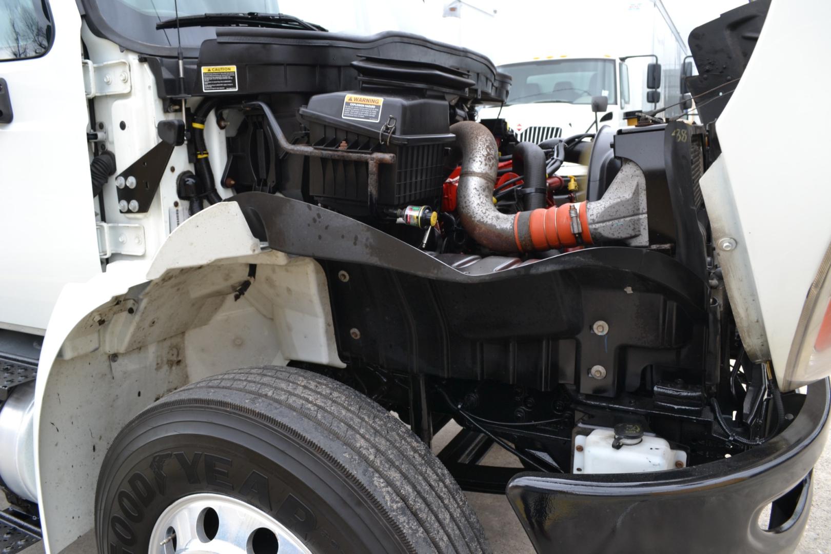 2018 WHITE /GRAY INTERNATIONAL 4300 with an CUMMINS ISB 6.7L 240HP engine, EATON FULLER PROCISION AUTOMATIC transmission, located at 9172 North Fwy, Houston, TX, 77037, (713) 910-6868, 29.887470, -95.411903 - Photo#14